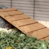 kulkusilta kaiteilla terraarioon tai häkkiin
