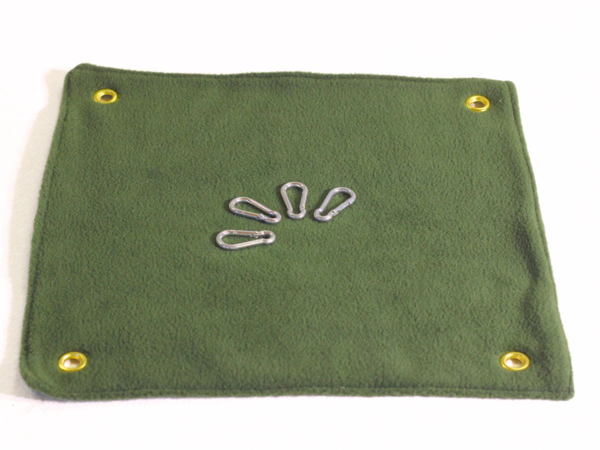 Vihreä fleeceriippu kiinnikkeillä