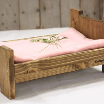 Massiivipuinen lemmikin sänky + pehmopatja