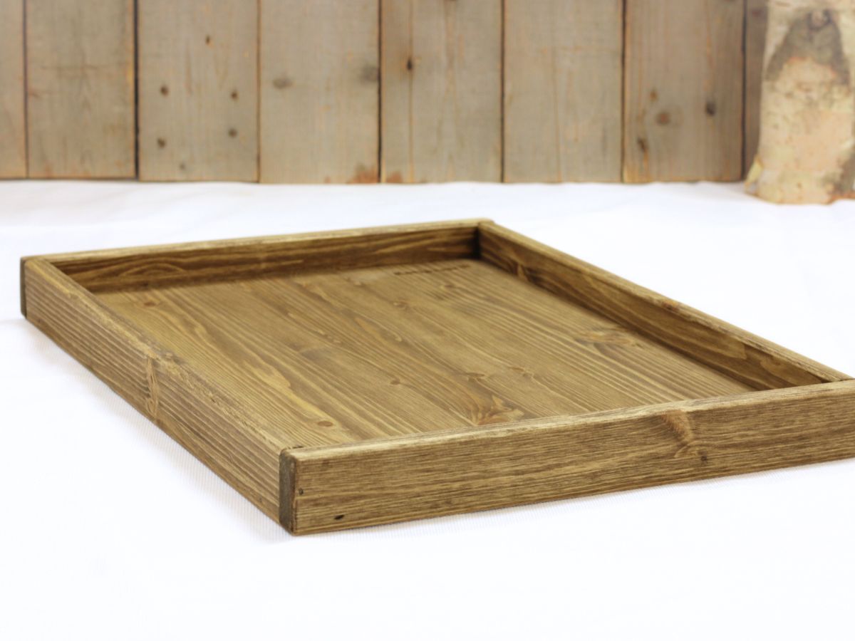 Reunallinen taso heinätelineelle tai ruokakupeille ym.